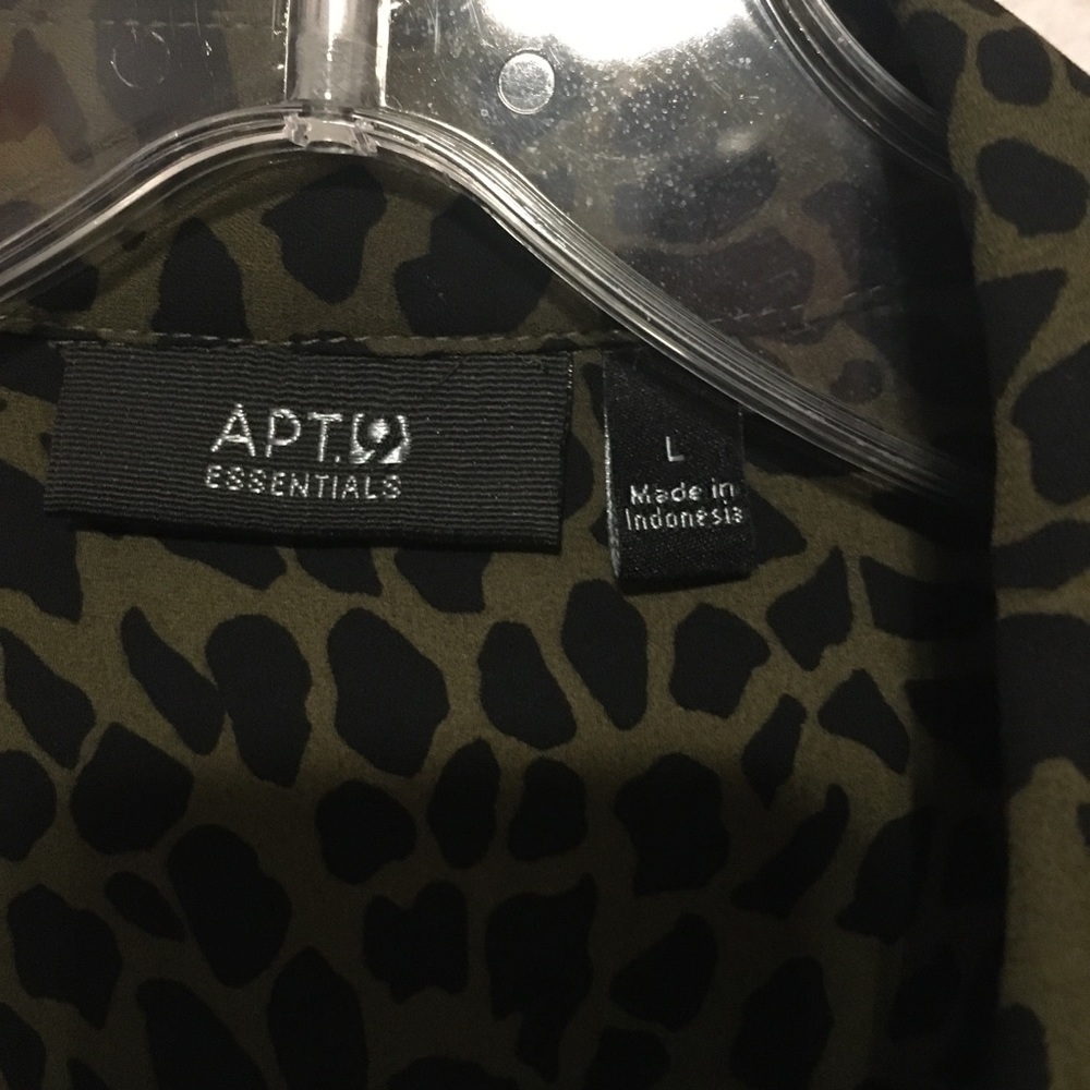 Green & black leopard print tan sleeves blouse. LH - Picture 2 of 4